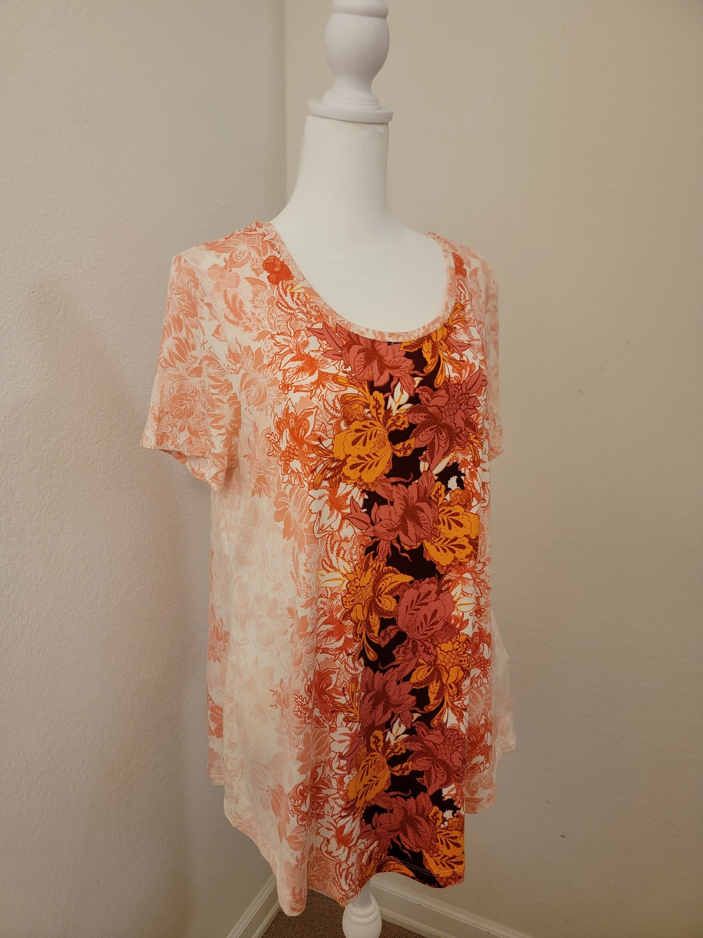 Floral Scoop-Neck Short Sleeve Top - Pink, Orange - Medium